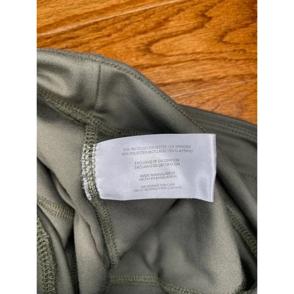 Eddie Bauer Green Legging Shorts with Pockets Size Small - Picture 5 of 7